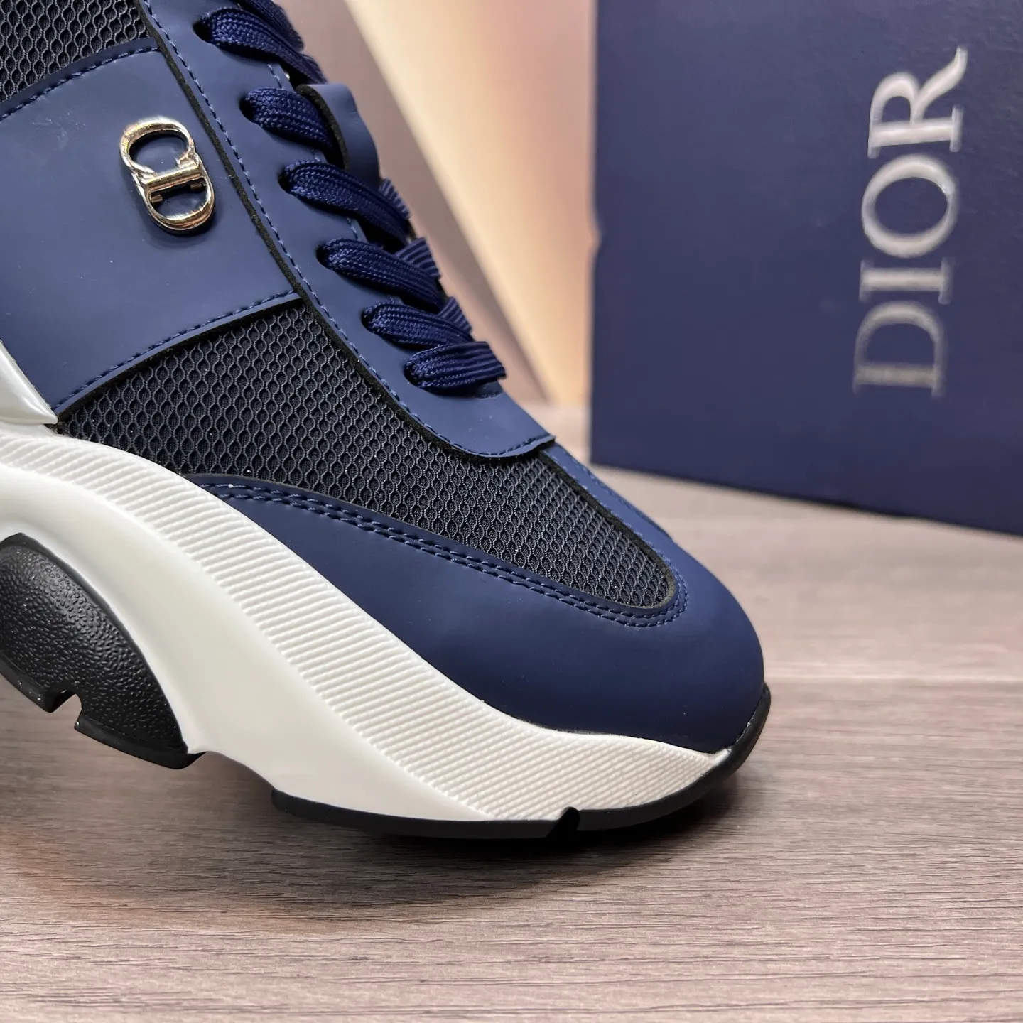Factory price: 438💰Original Dior quality.~ Unique modern style sneakers. 🏃A must-have casual shoe for trendy men😍😍 Imported cowhide fabric, sheepskin foot pads (refuse to discolor and grind feet) soles: Original soles specially provided by the original factory, French lazy style design ⚠️Fit to the feet, original quality, super comfortable original soles. It’s like shooting the real thing🎬The real thing is better, high-quality sneakers, men’s shoe size: 38-44, (45 can be customized)
